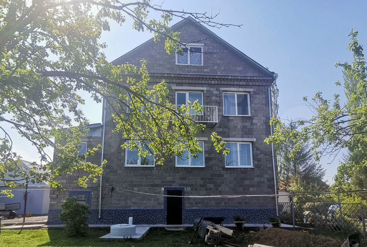 Дом 298 м² на участке 12 сот.