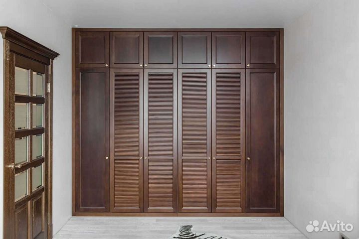 Вместительный шкаф