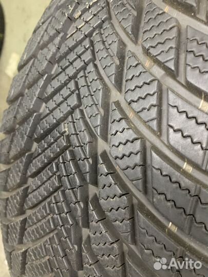 Bridgestone Blizzak LM-001 235/55 R18 100H