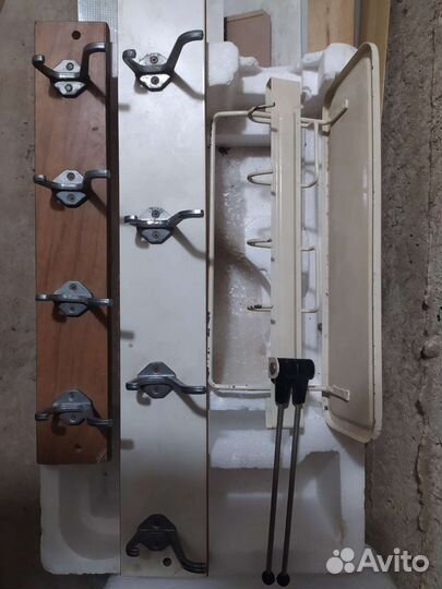 Вешалки настенные разные