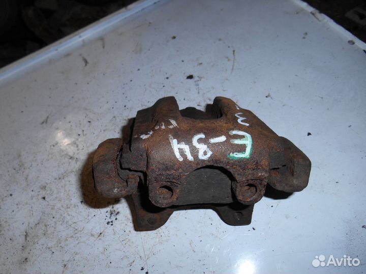 Задний левый суппорт BMW E34 бмв Е34