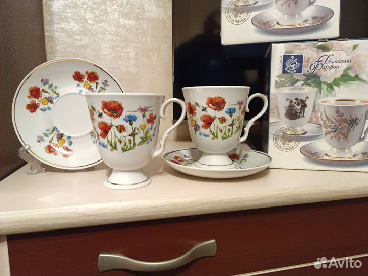 Бокал с блюдцем