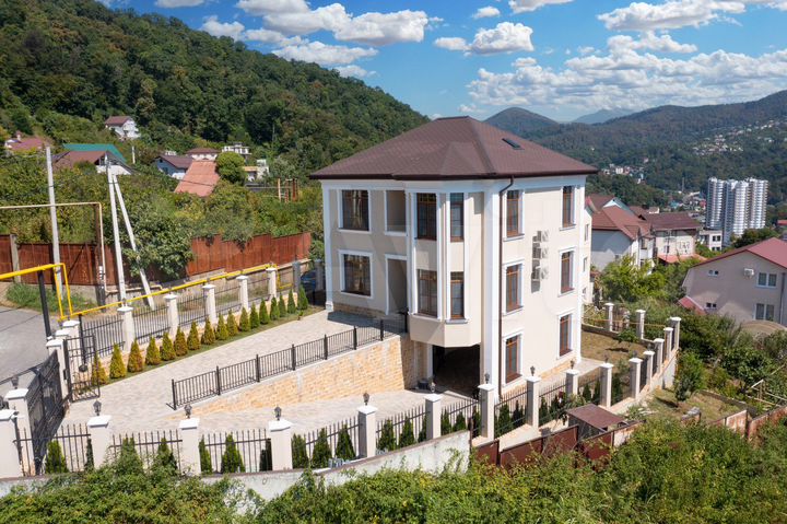 Дом 233 м² на участке 5,5 сот.