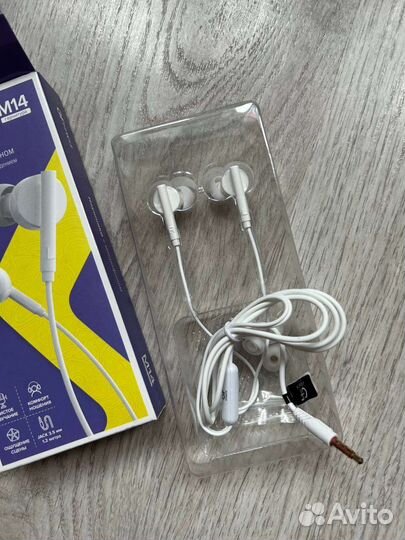 Новые проводные наушники, белые