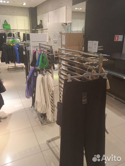 Вешало напольное для одежды