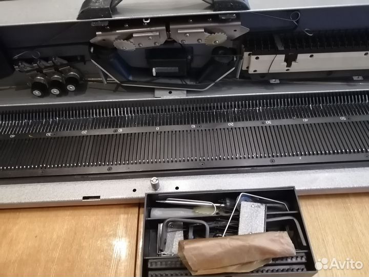 Вязальная машинка нева 5