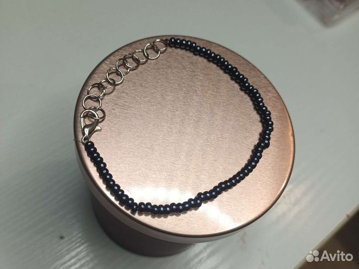 Браслет из черного бисера