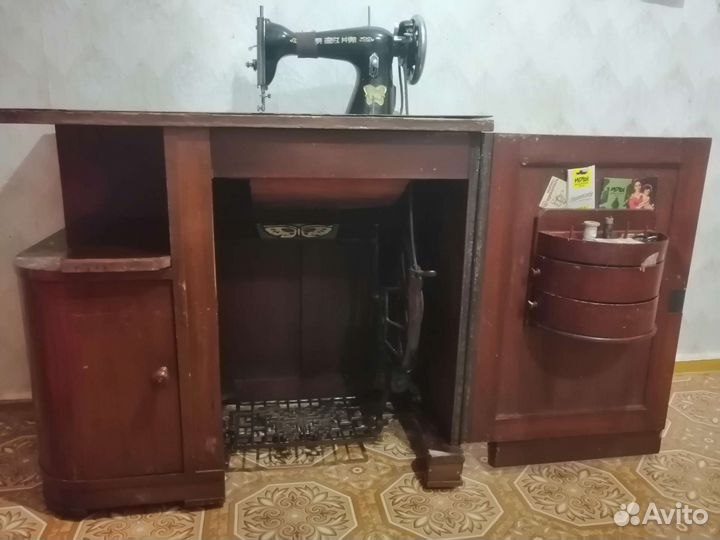 Раритетная шейная машина 1950-х годов Butterfly