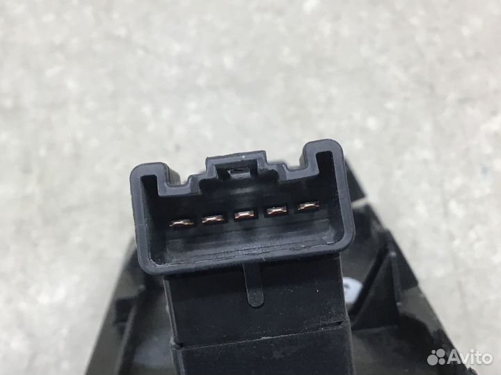 Кнопка стеклоподъемника Suzuki Grand Vitara 2006