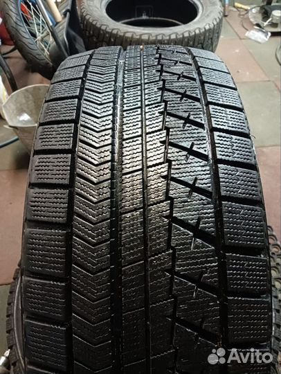 Bridgestone Blizzak VRX 235/45 R18 94S