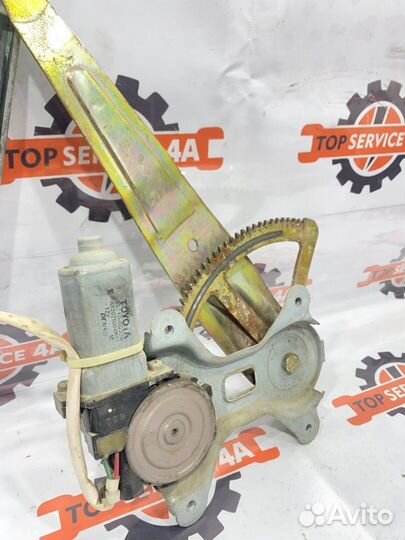 Стеклоподъемник задний левый Toyota Sequoia UCK35