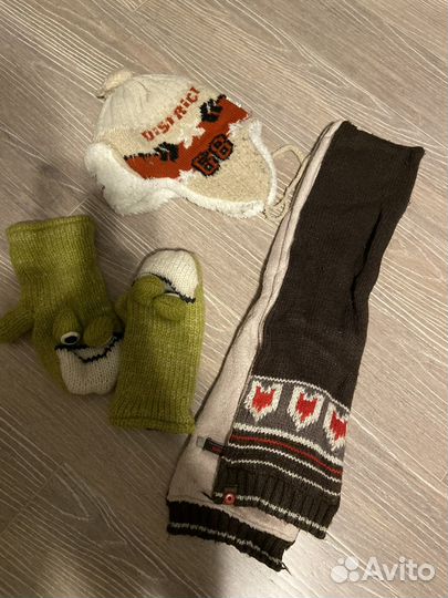 Шапка, шарф и варежки-лягушки