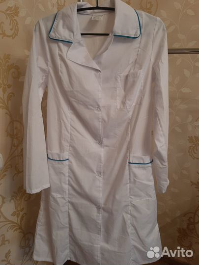 Белый медицинский халат женский
