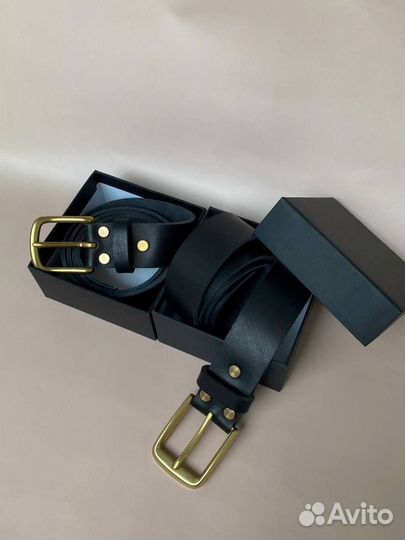 Черный кожаный ремень
