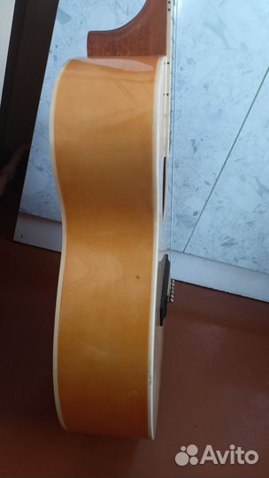 Акустическая гитара