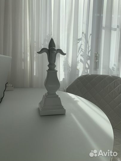 Статуэтка королевская лилия