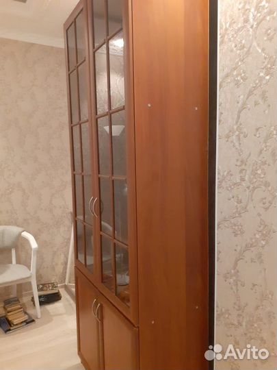 Книжный шкаф