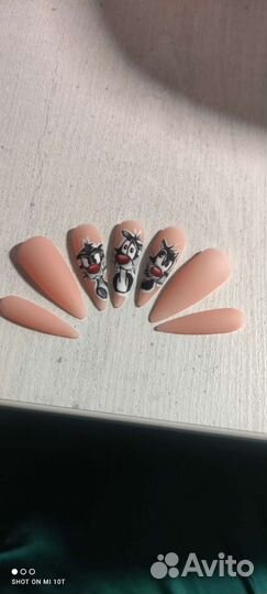 Накладные ногти ручной работы