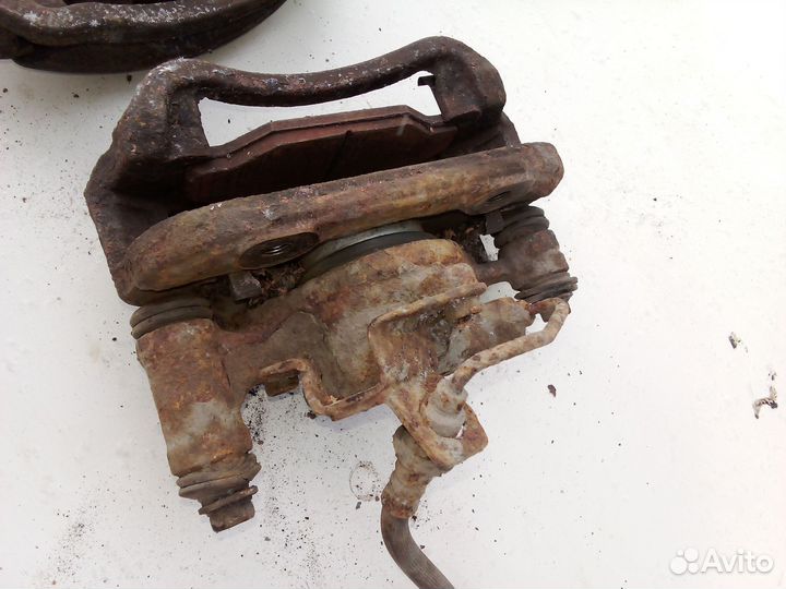 Суппорта тормозные Toyota Hiace 3 поколение