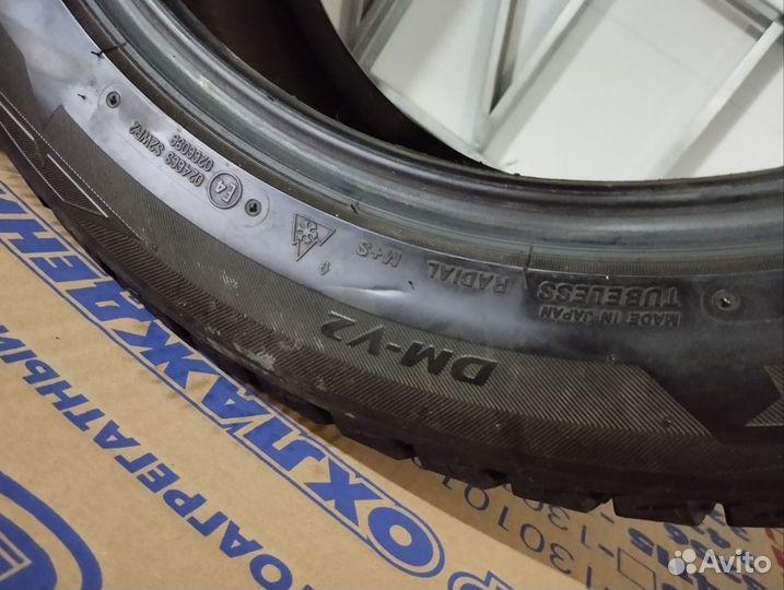 Bridgestone Blizzak DM-V2 265/50 R19