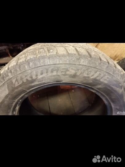 Bridgestone Blizzak Spike-02 215/60 R16