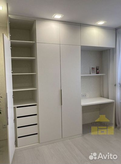 Шкаф двухстворчатый