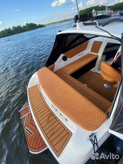 Аквалайн 210, каютный катер