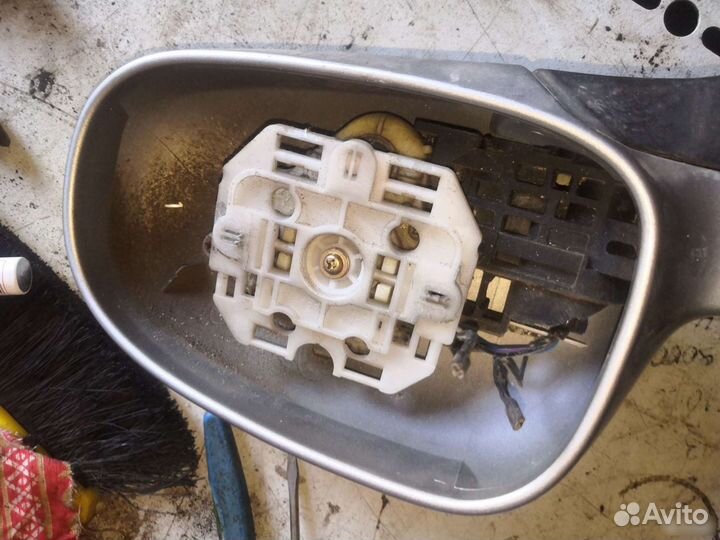 Правое зеркало Nissan almera classic