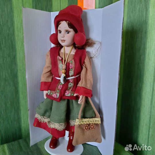 Кукла фарфоровая коллекционная