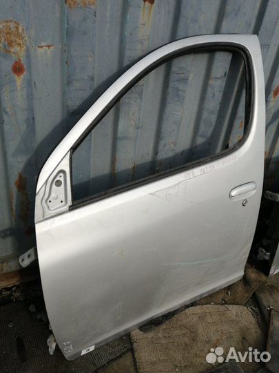 Дверь передняя левая Toyota Funcargo NCP20