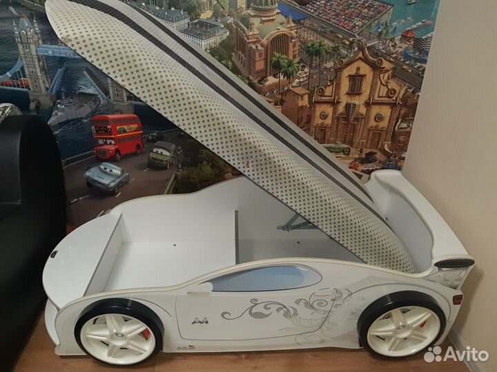 Детская кровать машина