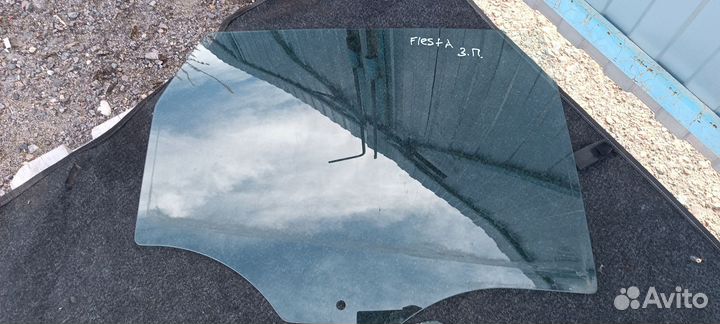 Заднее боковое стекло Форд Фиеста мк5