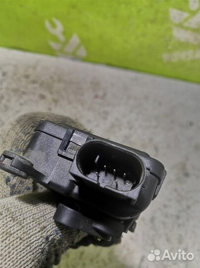 Моторчик заслонки отопителя Ауди А6 С5