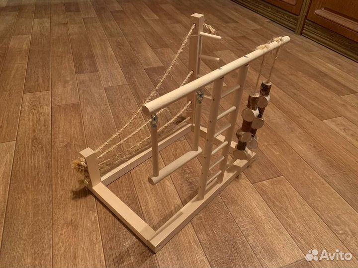 Игровой стенд для попугаев