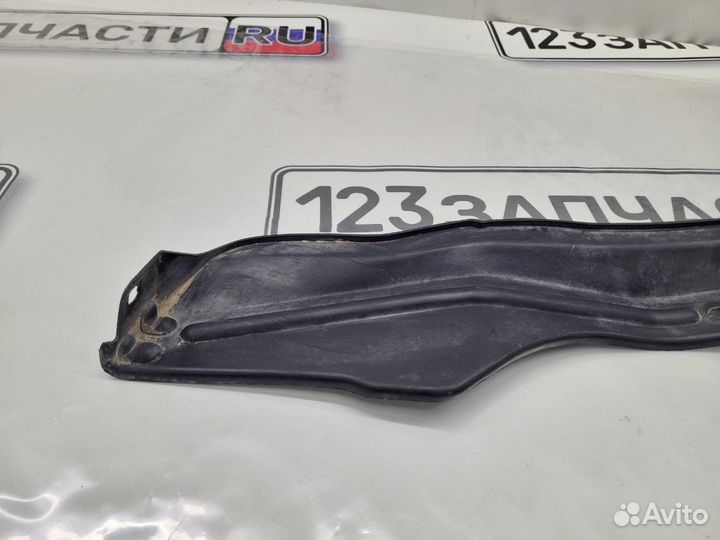 Подкрылок задний правый Nissan Tino V10 QG18DE