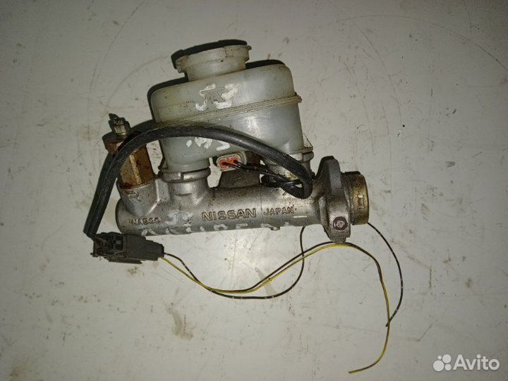 Главный тормозной цилиндр Nissan Bluebird SU14