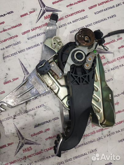 Педаль ножника w204 Mercedes прав руль