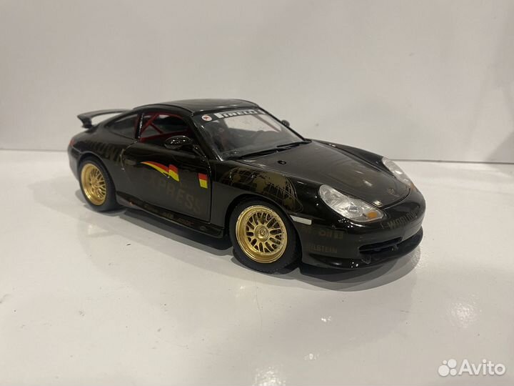 Модель Porsche Carera 911 Bburago 1:18