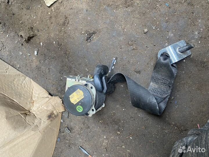 Ремень безопасности задний правый Ford Fusion 2002