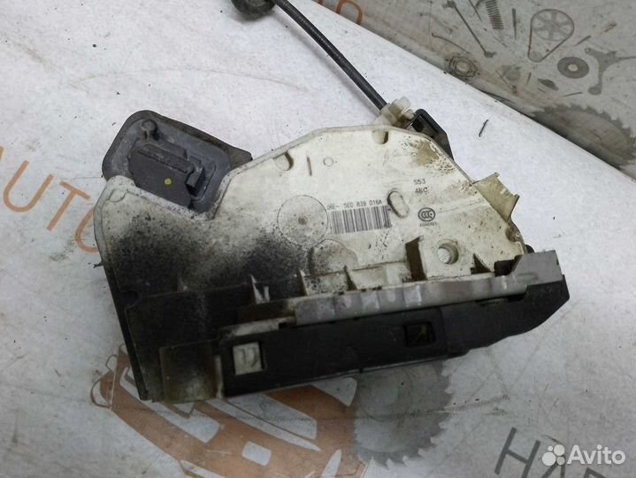 Замок двери задний правый Шкода