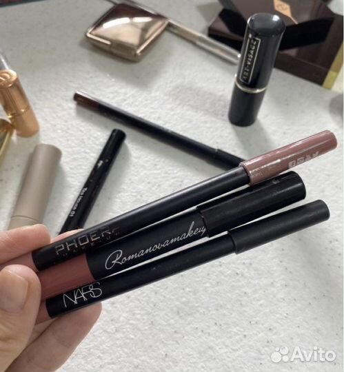 Карандаши и помады доя губ набором