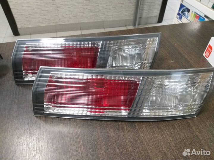 Фонарь toyota gaia 81581-44030