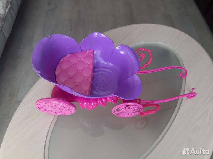 Карета с лошадью