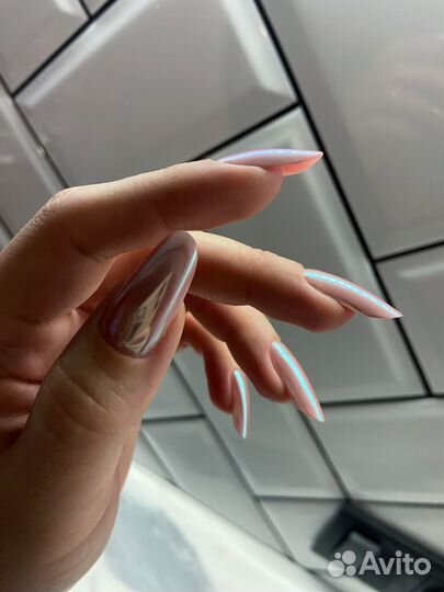Маникюр с тонким и прочным покрытием
