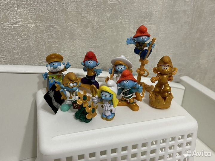 Смурфики в городе. Киндеры серия 2022г