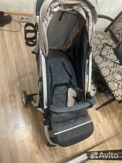 Прогулочная коляска, удобна для путешествия