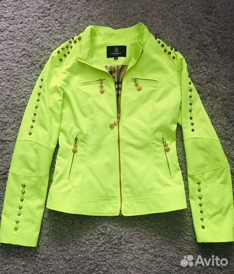 Ветровка, жилет и плащ