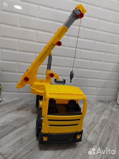 Подъемный кран игрушка