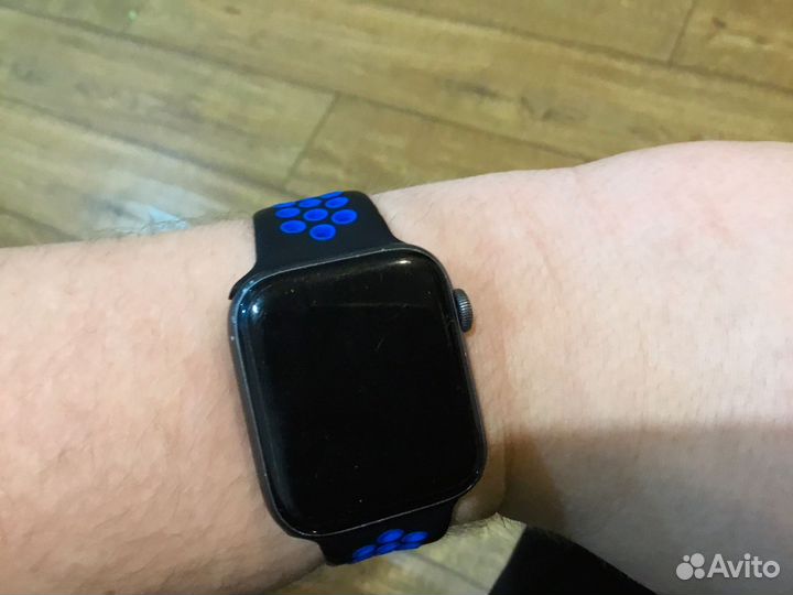 Apple Watch 4 44мм