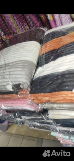 Пледы и покрывало